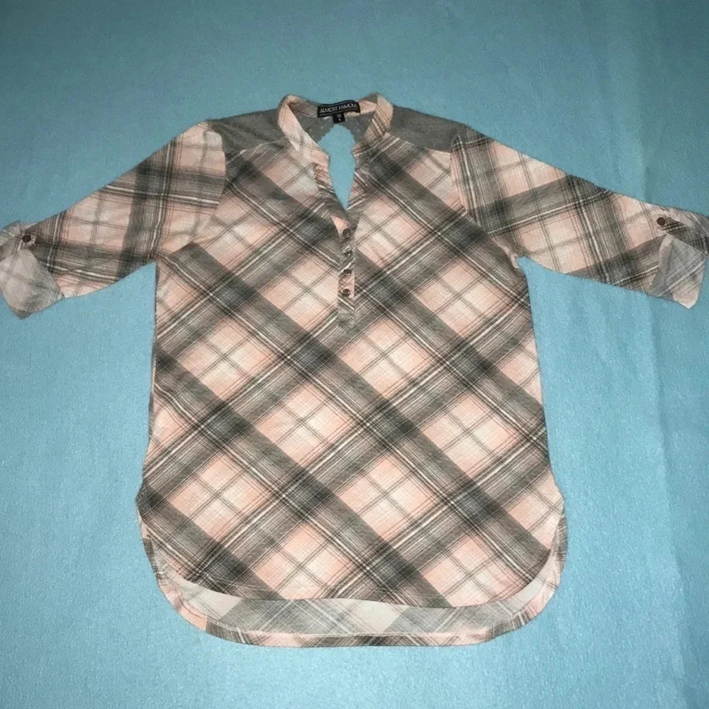 ALMOST FAMOUS plaid top lace keyhole back detail high low long sleeves size L